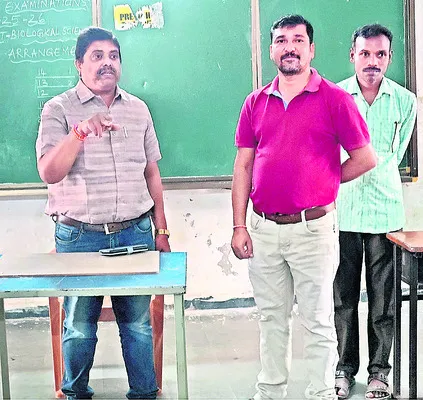 టెన్త్‌ విద్యార్థులు పరీక్షలకు సన్నద్ధం కావాలి