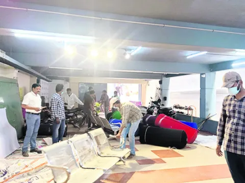 సెల్లార్‌ ఆక్రమణలపై జీవీఎంసీ ఉక్కుపాదం