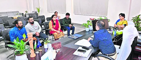 ‘క్యూమార్ట్‌’లో మిల్లెట్‌ యూనిట్‌ ఉత్పత్తులు