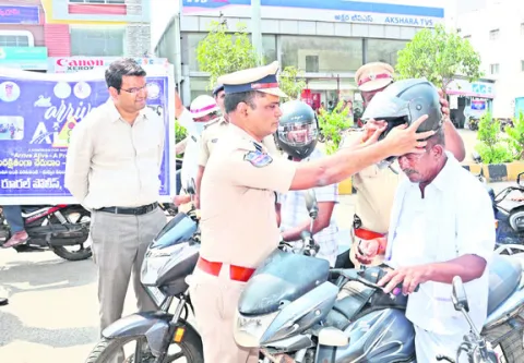 రోడ్డు భద్రతా నియమాలు తప్పనిసరి 