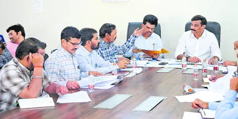 సాగునీటి కాల్వలను పట్టించుకోని సర్కార్‌ 