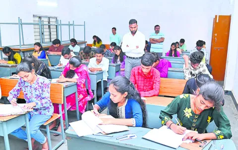 ఇంటర్‌ పరీక్షలు ప్రారంభం