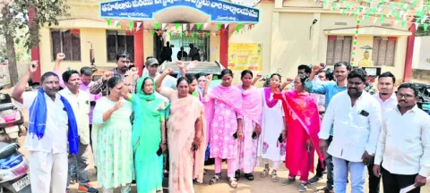 పెనుగొండ ఎంపీడీవో పనితీరుపై కలెక్టర్‌ అసంతృప్తి 
