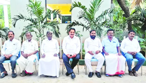 పథకాలు అమలు చేయలేకనే డైవర్షన్‌ పాలిటిక్స్‌ 