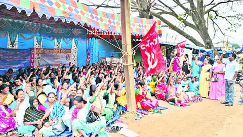 న్యాయమైన డిమాండ్లు పరిష్కరించాలి 