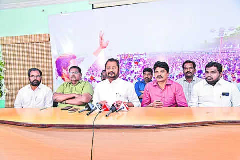 కల్తీ పాల ఘటనకు చంద్రబాబే బాధ్యత తీసుకోవాలి