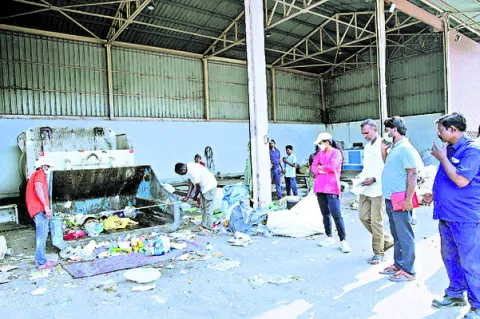 చెత్త సేకరణలో సమయపాలన పాటించాలి