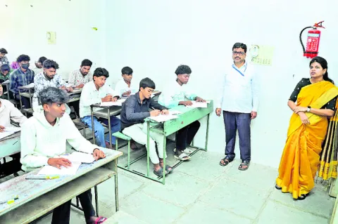 ఇంటర్‌ ఫస్టియర్‌ పరీక్షలు షురూ