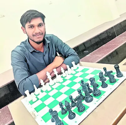 జాతీయ చెస్‌ పోటీలకు జిల్లా క్రీడాకారుడు 
