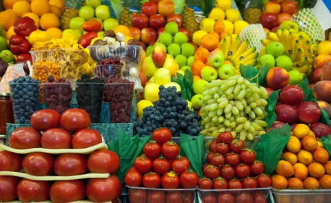 Fruit Sellers Caught on Camera Rubbing Rat Poison on Fruits12