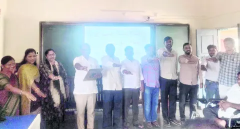 పీఆర్సీ ప్రకటించాలి 