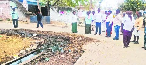 మా గురించి పట్టించుకోనప్పుడు పన్నులెందుకు కట్టాలి..! 