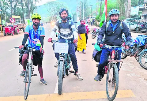డుంబ్రిగుడ చేరినఆల్‌ ఇండియా సైకిల్‌ యాత్ర
