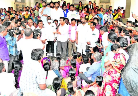 ఐకమత్యంతో ధైర్యంగా ఉండండి