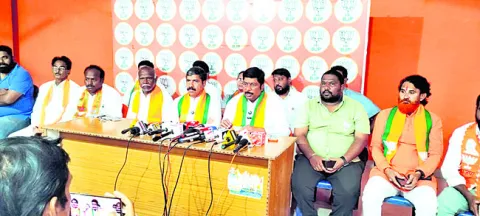 బడాబాబుల కోసమే పేదల ఇళ్లు కూల్చివేత