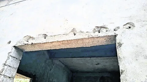 నిర్మాణ దశలోనే కూలిన సన్‌సైడ్లు