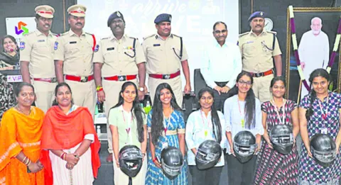 రోడ్డు భద్రతా నియమాలు తప్పనిసరి 