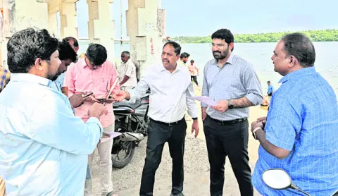 పుష్కర ఏర్పాట్లపై దృష్టి పెట్టాలి 