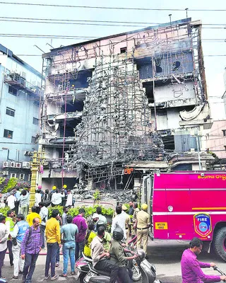 నిర్లక్ష్యపు నిప్పు