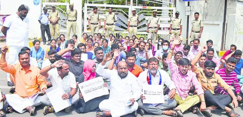 నిరుద్యోగులను పట్టించుకోని రేవంత్‌రెడ్డి 