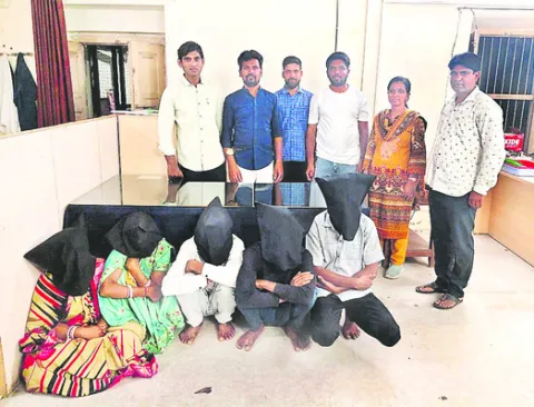 అనుమానం రాకుండా మైనర్ల వినియోగం! 