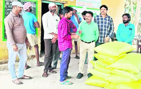 సాఫీగా యూరియా విక్రయాలు