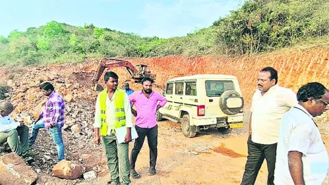అక్రమ గ్రావెల్‌ క్వారీపై విచారణ 