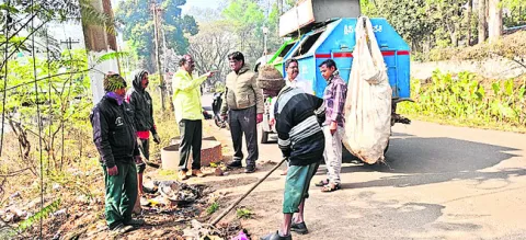పరిసరాల పరిశుభ్రత అందరి బాధ్యత 