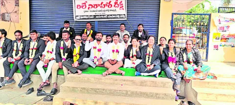 న్యాయవాదుల రిలే నిరాహార దీక్ష