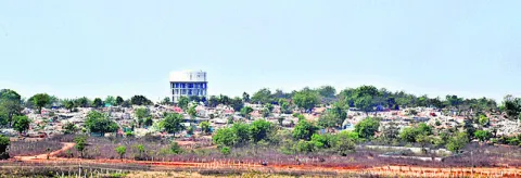 ●నాడు కట్టడాలు.. నేడు శిథిలాలు