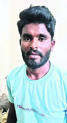 పాత కక్షలతో యువకుడి హత్య 