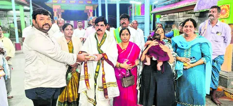 లక్ష్మీనరసింహస్వామి సన్నిధిలో హైకోర్టు న్యాయమూర్తి 