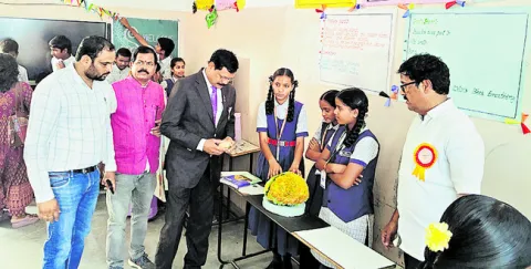 సృజనాత్మకతను వెలికితీసేందుకు ప్రదర్శనలు