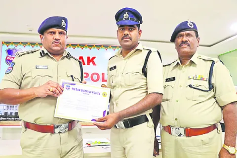 విజబుల్‌ పోలీసింగ్‌తో నేరాలకు చెక్‌