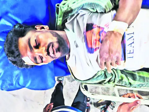 రోడ్డు ప్రమాదాల్లో ఇద్దరికి గాయాలు 