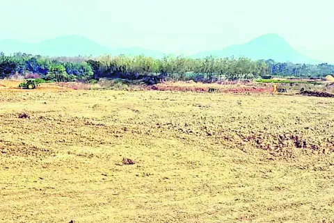 పెద్దల ఆక్రమణలో ప్రభుత్వ భూమి 