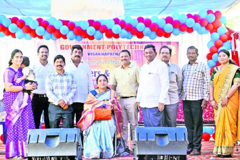 నైతిక విలువలు పెంపొందేలా విద్యాభ్యాసం 