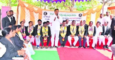 న్యాయవాదులకు రక్షణ కరువు 