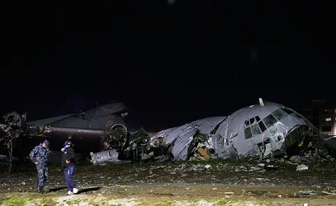 Plane crashes on road in Bolivia