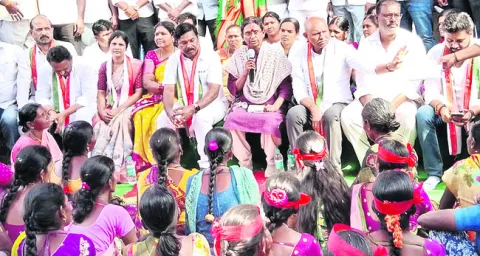 ‘ఉపాధి’ని నిర్వీర్యం చేసేందుకు కుట్ర 