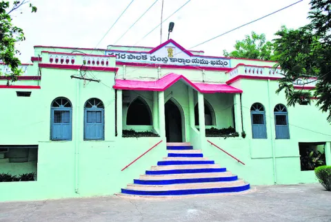 కేఎంసీ పాత భవనానికి శతాధిక చరిత్ర