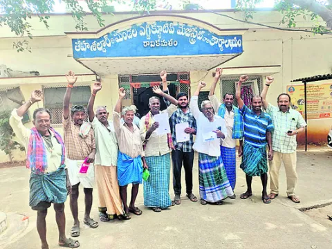 చెరకు బకాయిలు చెల్లించాలని ఆందోళన 