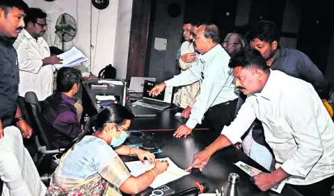 రెవెన్యూ సమస్యలే అధికం