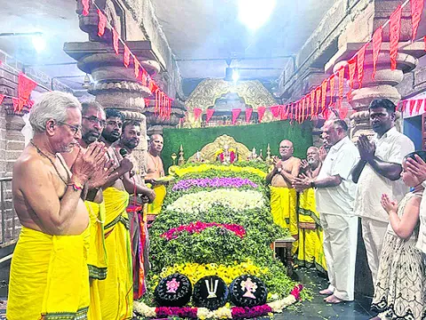 రాములోరికిపుష్పార్చన సేవ 
