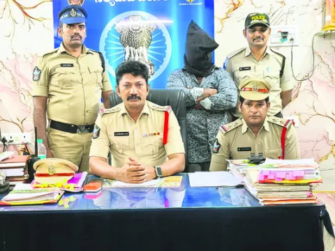 భార్య హత్య కేసులో భర్త అరెస్ట్‌ 