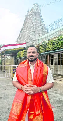 శ్రీవారి సేవలో ఇండియన్‌ క్రికెట్‌ ఫీల్డింగ్‌ కోచ్‌ 