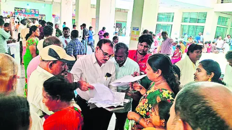 పీజీఆర్‌ఎస్‌లో..అర్జీల రచ్చ