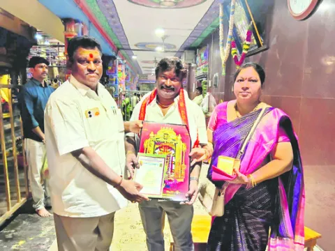 దుర్గమ్మకు పలువురు విరాళాలు 