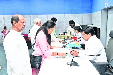 జీవీఎంసీ పీజీఆర్‌ఎస్‌కు 129 వినతులు 