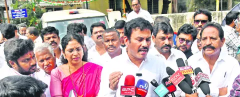 చంద్రబాబువి డైవర్షన్‌ పాలిటిక్స్‌ 